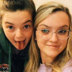 Meet your Posher, Ava